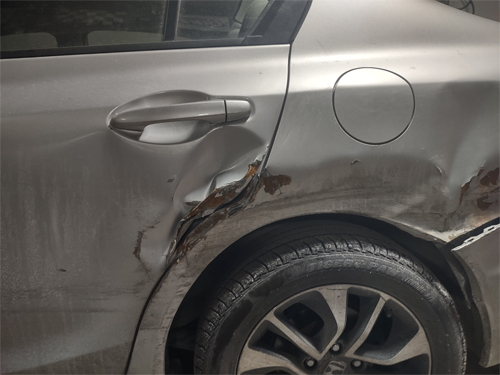 Vehicle dent damage on side panel